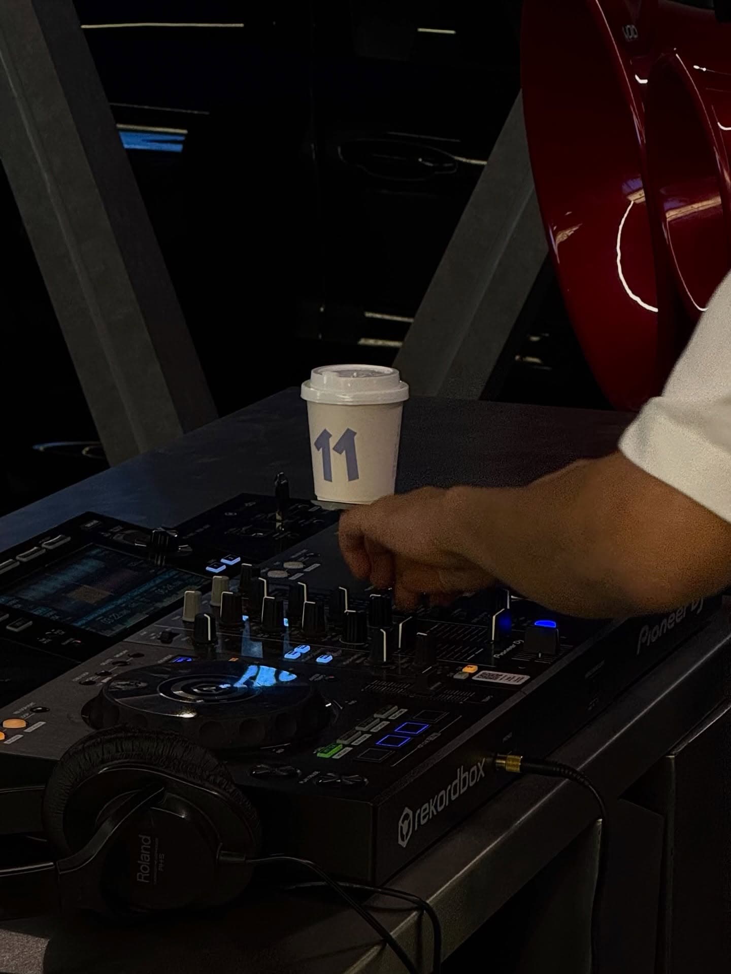 The vibe at E11VN — music, coffee and friends